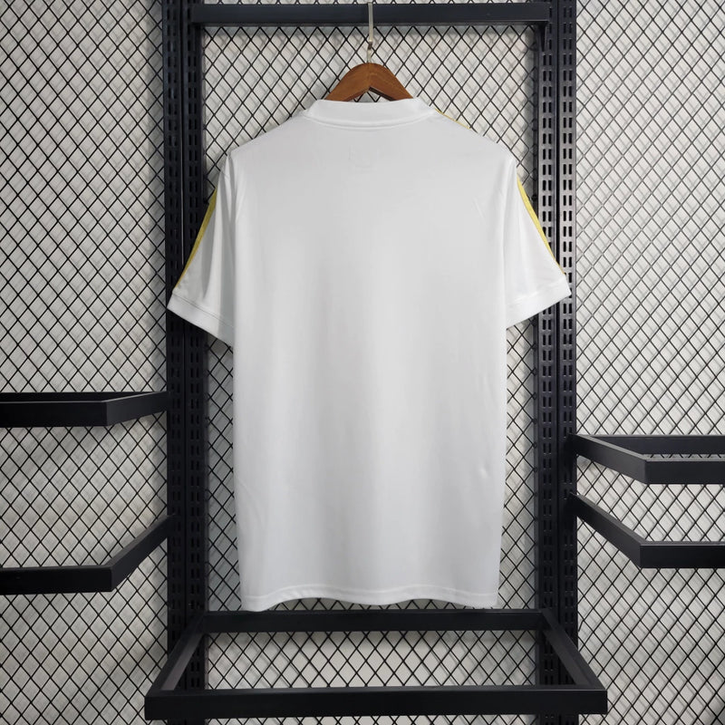 Camisa Itália Edição 125 Anos 2023/24 Adidas Torcedor Masculina, branca, com escudo comemorativo da seleção italiana e logo Adidas em destaque, feita em tecido leve e respirável, ideal para colecionadores e torcedores.”
