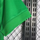 Camisa Irlanda do Norte Home I 2022/23 Adidas feminina verde com detalhes em branco e azul, gola careca, mangas curtas e modelagem ajustada ao corpo em tecido leve respirável"