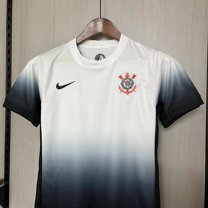 Uniforme infantil Corinthians 2024 2025 Nike home titular, camisa branca com escudo e short para criançaa de 3 a 13 anos