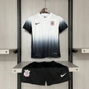 Uniforme infantil Corinthians 2024 2025 Nike home titular, camisa branca com escudo e short para criançaa de 3 a 13 anos