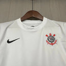 Uniforme infantil Corinthians 2024 2025 Nike home titular, camisa branca com escudo e short para criançaa de 3 a 13 anos