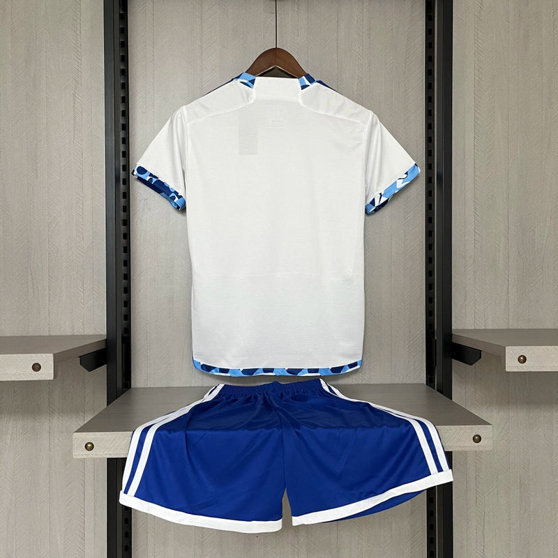 Kit Infantil Cruzeiro Away 2024/25 Branco Adidas - Camisa, shorts e meias oficiais para crianças de 3-4 a 12-13 anos