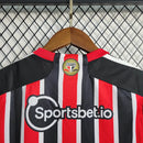 "Kit Infantil São Paulo Away (2) 2023/24 Adidas – uniforme reserva oficial infantil com camisa e short, nas cores tradicionais do Tricolor Paulista, ideal para jovens torcedores do SPFC.