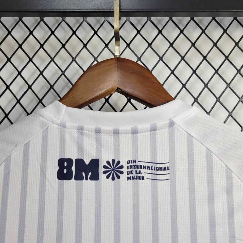 Kit Infantil Uruguai Away (2) 2024/25 – Camisa branca com detalhes em azul celeste e shorts oficial, uniforme leve, confortável e ideal para crianças de 3 a 13 anos."